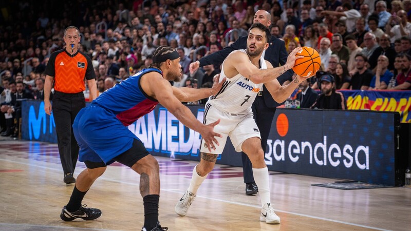El Real Madrid da lustre a su liderato tiñendo el Clásico de blanco (89-91)