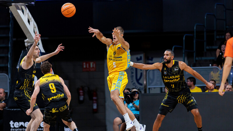 Triunfo amarillo en el 2&ordm; y la Copa Canarias, aurinegra (85-86)
