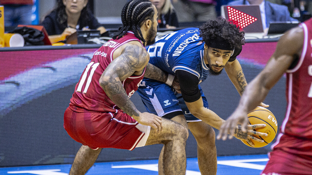 Jhivvan Jackson se presenta en sociedad