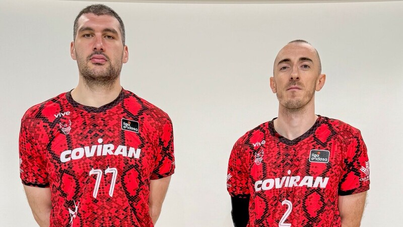 Saiko protagoniza la equipaci&oacute;n roja del Coviran Granada