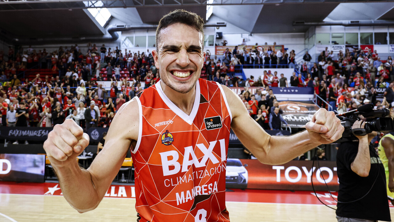 &Aacute;lex Reyes, de tres en tres hasta la gloria