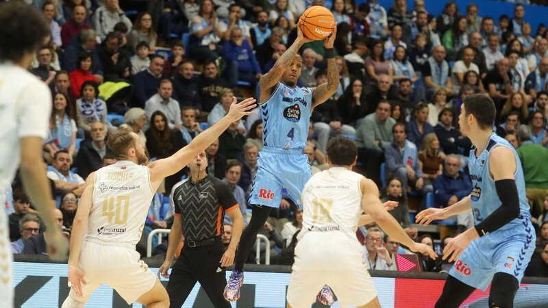 DeWayne Russell bate el record de asistencias del R&iacute;o Breog&aacute;n