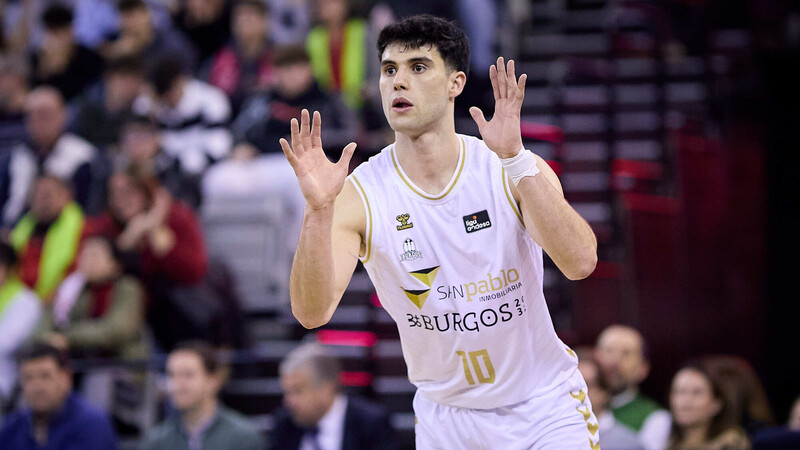 Paso de gigante burgal&eacute;s en Granada (90-107)