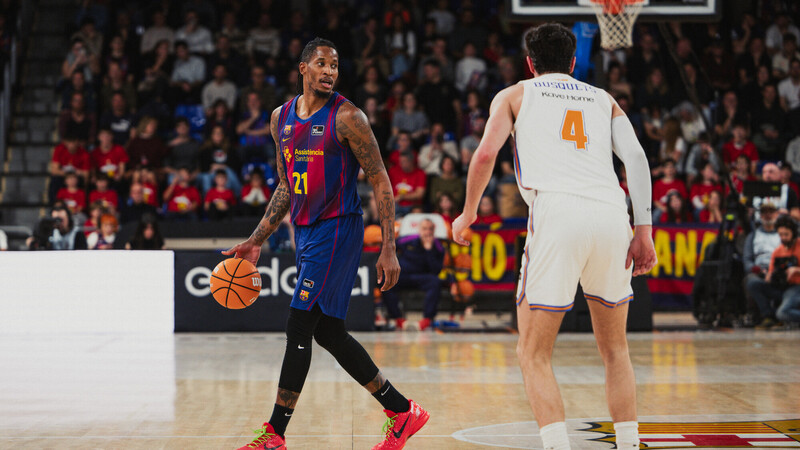 Los triples deciden el triunfo del Bar&ccedil;a en el derbi catal&aacute;n