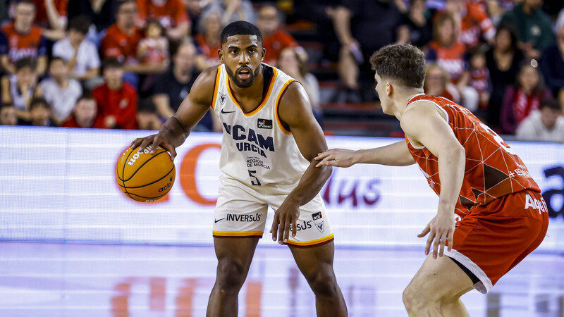 DeJulius se viste de Booker y lidera el asalto al Nou Congost con 35 puntos