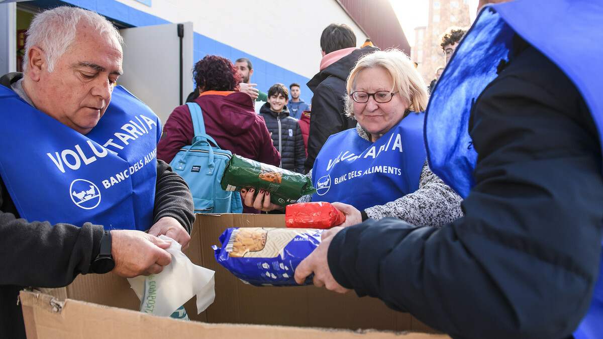 Recogida de alimentos en la Minicopa